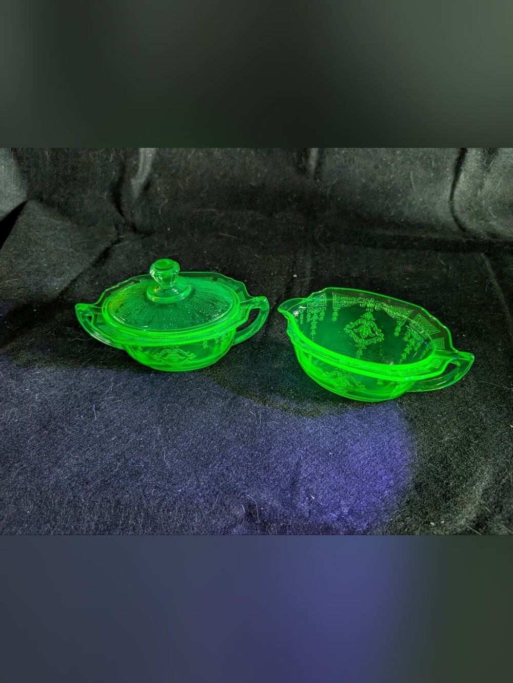 2/120$ Vintage Uranium Green Glass Sugar Bowl with Lid and Matching Creamer